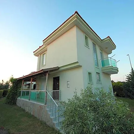 Family Friend Poolbbq 3b1 Alacati Szálloda 3*
