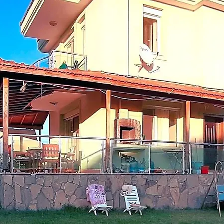 Szálloda Family Friend Poolbbq 3b1 Alacati 3*